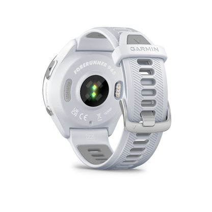 Garmin Forerunner 965 con bisel de titanio, caja de color blanco y correa de silicona de color blanco y gris polvo 