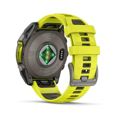 Garmin Fenix ​​8, 47 mm AMOLED, correa de silicona de titanio con zafiro solar y amarillo grafito (010-02906-20)